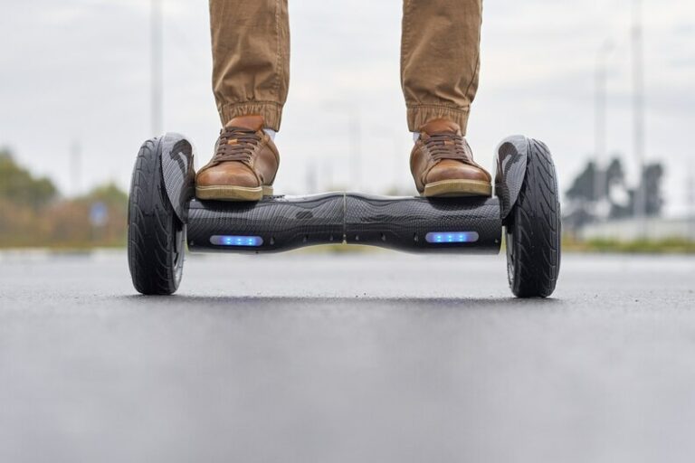 What is Hoverboard? How it is different from Skateboard